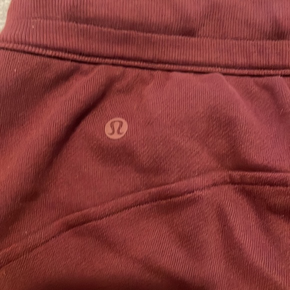 Lululemon Scuba High-Rise Short 5" in Red Merlot EUC - Picture 6 of 8